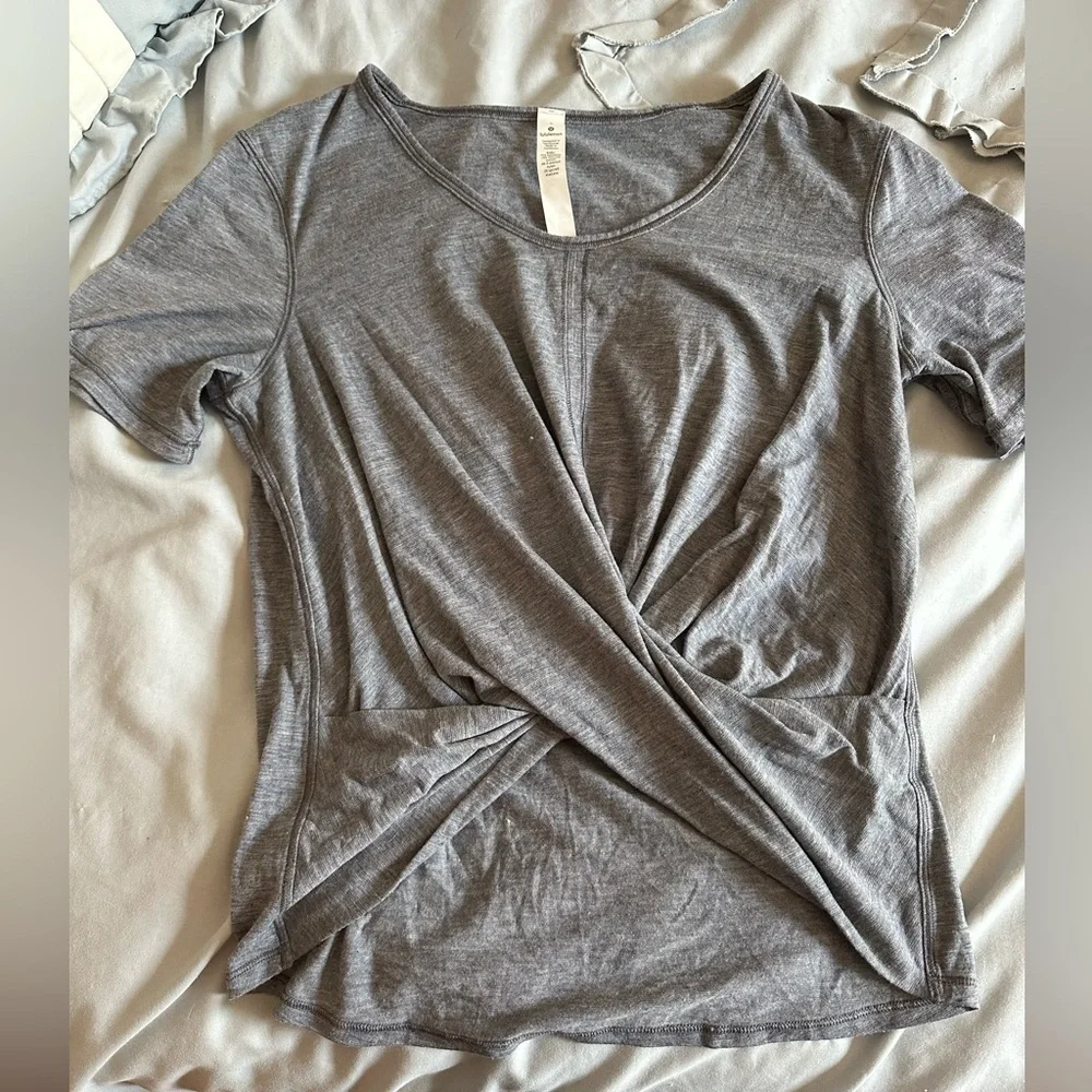 lululemon athletica Gray Twist Short Sleeve Top